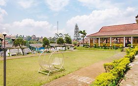 RedDoorz @ Hotel Damanaka Pangalengan